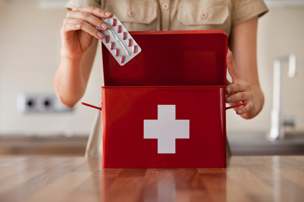 woman-with-first-aid-kit
